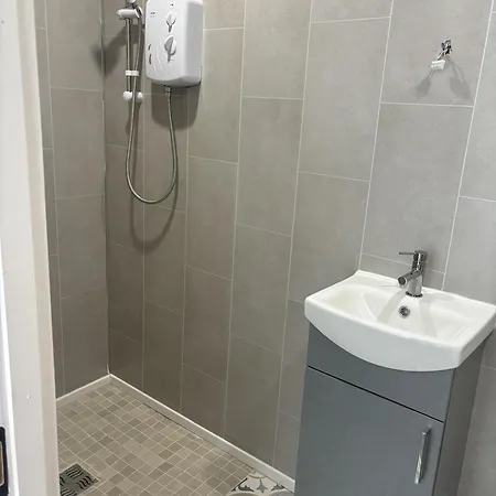 Apartment Private Detached Small Bedroom And Bathroom Only